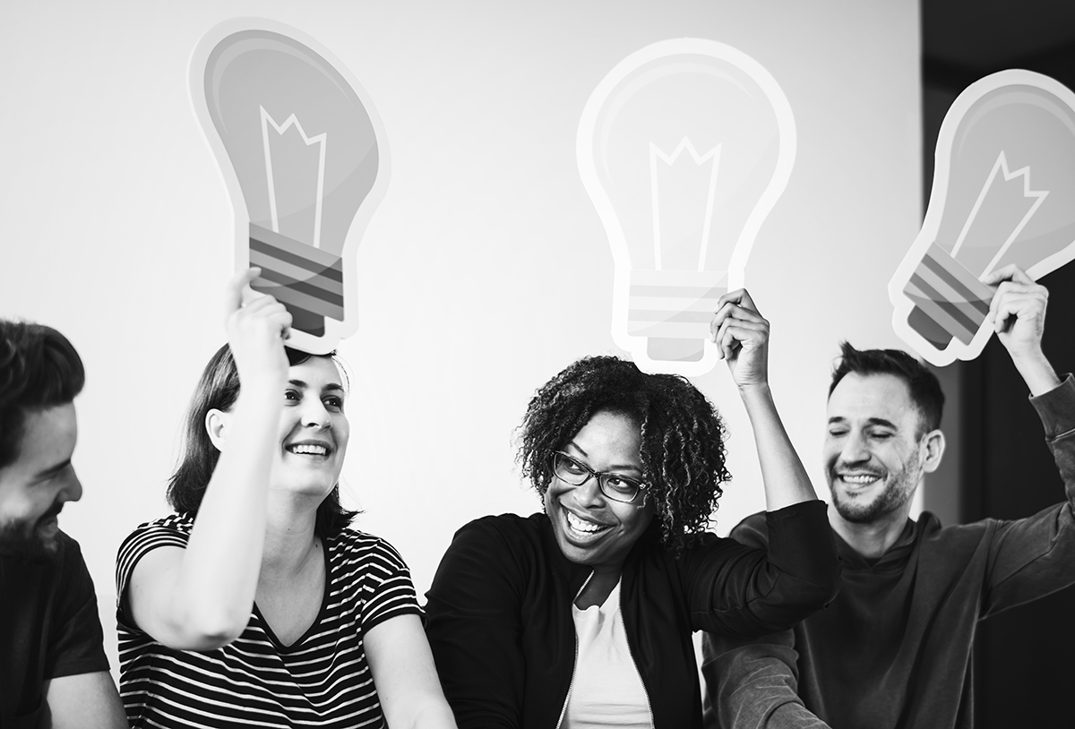 people with lightbulb icon